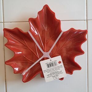 Red Leaf Dessert Hors D'oeuvres Plates Plastic Fall Autumn Seasonal NWT 16 Count
